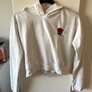 Cropped white sweatshirt